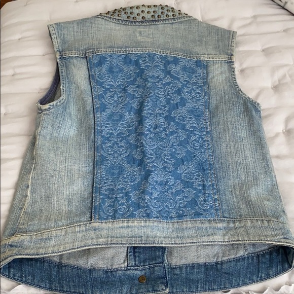 SOLD -GUESS DENIM VEST - Picture 2 of 6